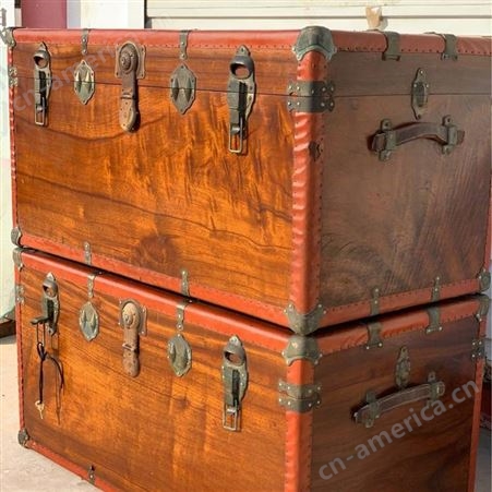 苏州上海诚意回收老樟木箱 老榉木箱回收红木盒子 ***回收老旧物件