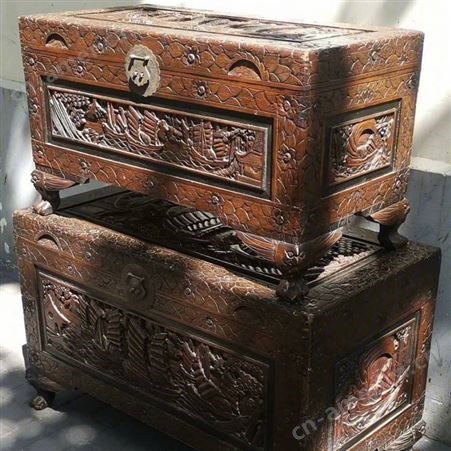 苏州上海诚意回收老樟木箱 老榉木箱回收红木盒子 ***回收老旧物件